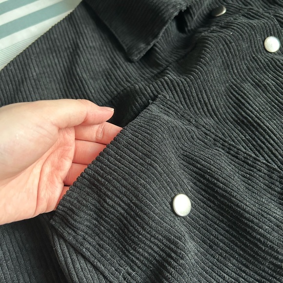 YesStyle black cropped corduroy jacket - Picture 7 of 8